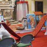 Una volta concluso il rito, tutti i presenti si danno da fare per rimuovere tappeti, cortine rosse e icone, riponendole in sagrestia. Abbiamo cos� la possibilit� di ammirare gli interni della chiesa...